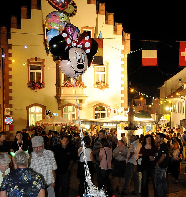 Bis in den spten Abend hinein war das... Sthlingen von Besuchern durchstrmt.  | Foto: Dietmar Noeske