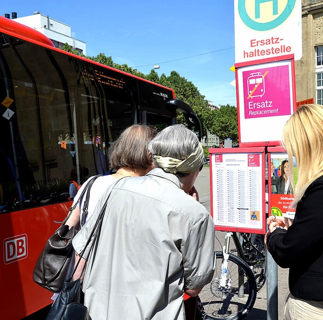 Schnellbusse zwischen Basel und Waldshut ersetzen momentan den Schienenverkehr.   | Foto: Dilbahar Askari