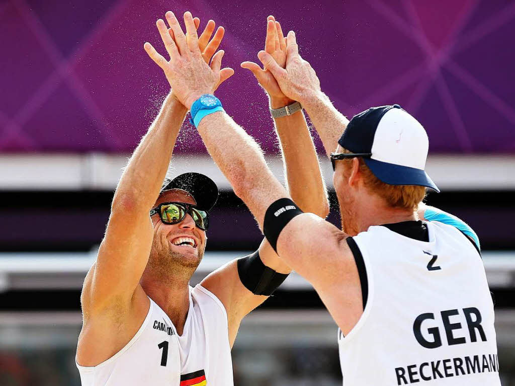 Die deutschen Beachvolleyballer stehen im Viertelfinale. Die Europameister Julius Brink und Jonas Reckermann sind seit vier Spielen ungeschlagen. Das lsst auf eine Medaille hoffen.