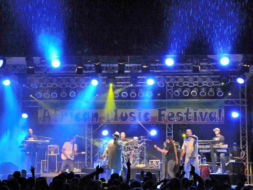 Auch Bindfadenregen strte die Festivalfreude beim Konzert von Dub Inc nicht
