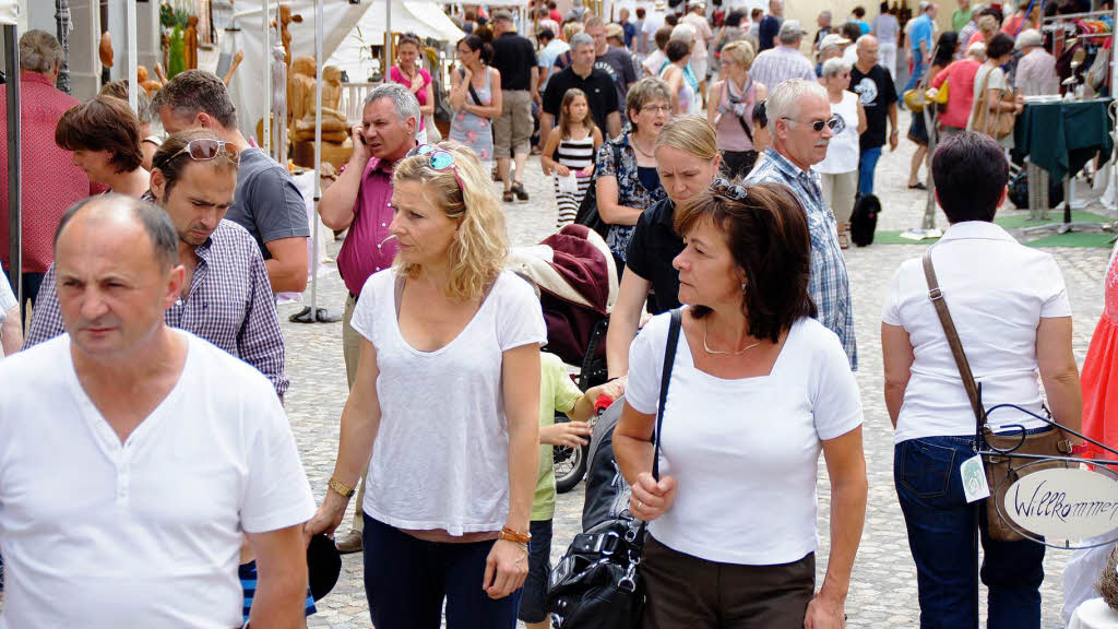 Groer Andrang herrschte beim binationalen Kunsthandwerkmarkt in Endingen.