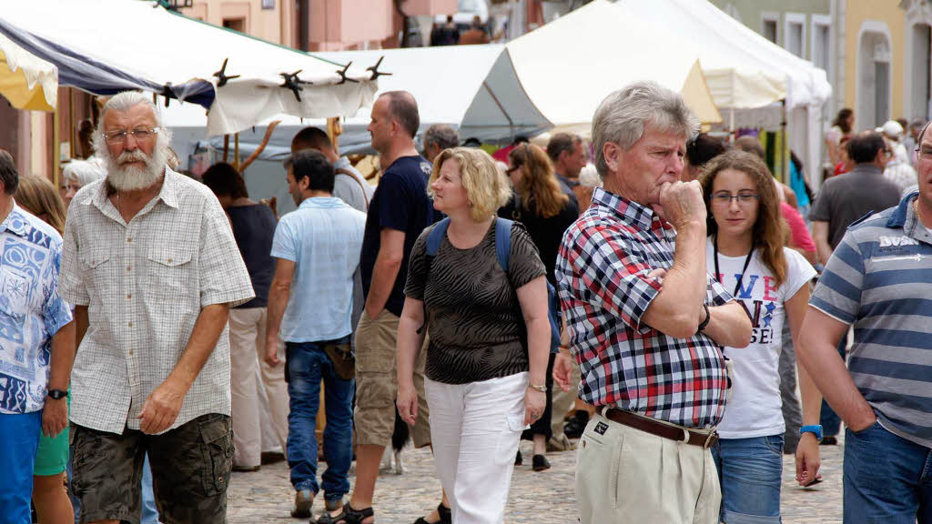 Groer Andrang herrschte beim binationalen Kunsthandwerkmarkt in Endingen.