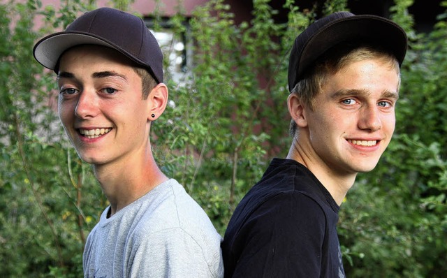 Jonas Oesterle (18) (links) und Niklas...17) vom Jugendraumteam in Bollschweil.  | Foto: Silvia Faller