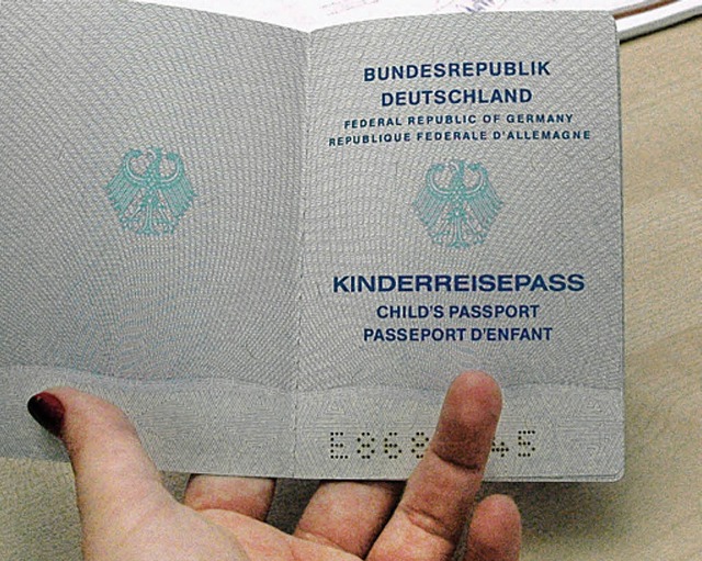 Der Kinderreisepass ist Pflicht geworden.   | Foto: Martina Proprenter