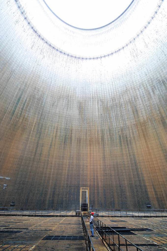 Im Khlturm des Schweizer Atomkraftwer...ch Kunststoffelemente ersetzt werden.   | Foto: Kernkraftwerk Leibstadt