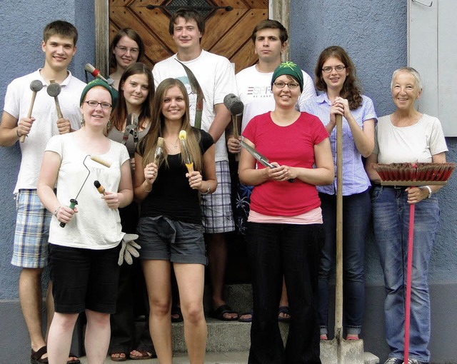 Zehn Freiwillige aus Deutschland, der ...ochen lang im Blauen Haus in Breisach.  | Foto: elisabeth saller