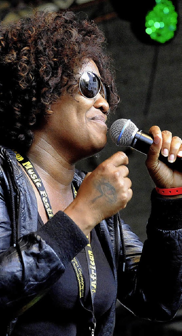 Tanya Stephens hatte bei ihren Auftritt das Markgrafenschloss im Blick  | Foto: Markus Zimmermann