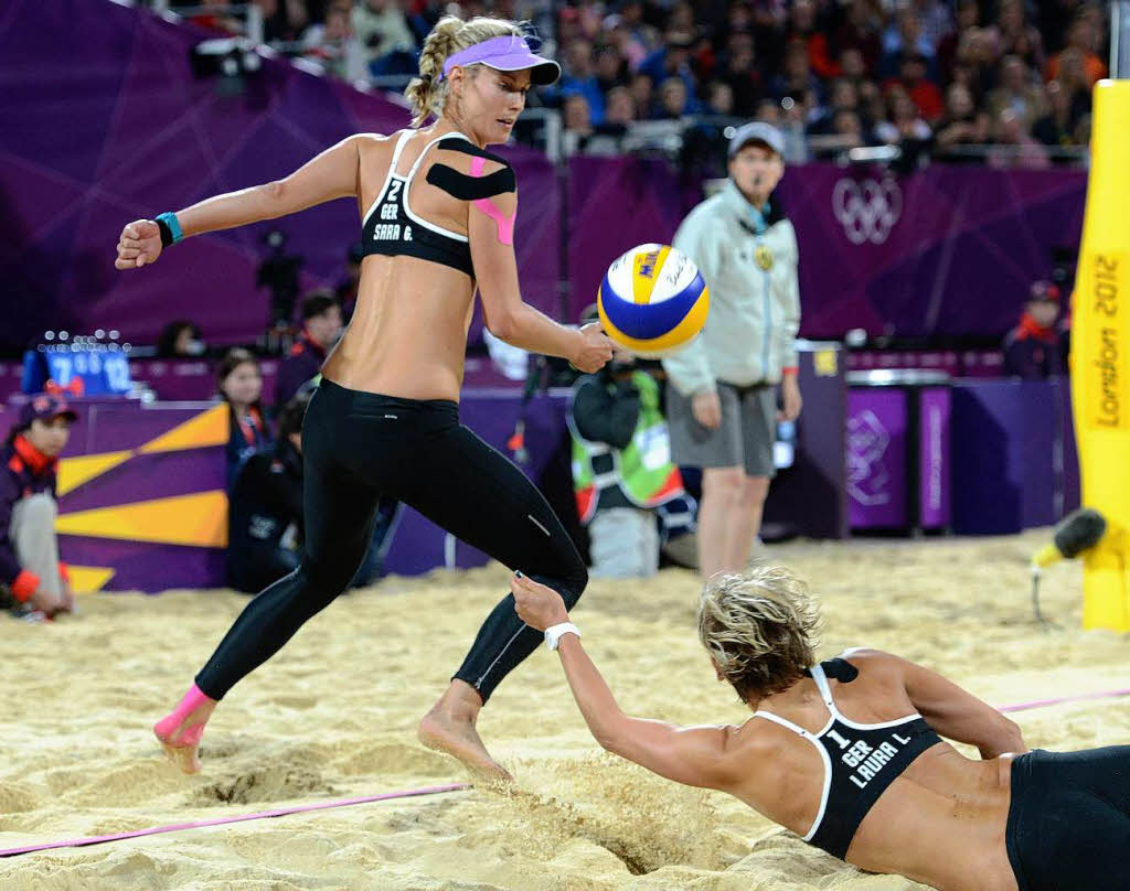 Fr Laura Ludwig und Sara Goller war beim Beach-Volleyball im Viertelfinale schluss. Das Duo konnte  sich nicht gegen die brasilianischen Weltmeisterinnen durchsetzen.