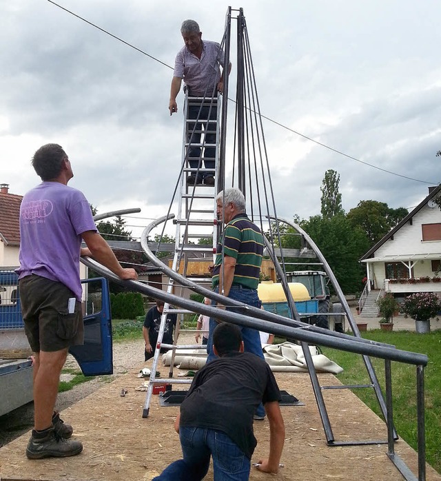 Hoch auf dem Dorlisheimer Wagen steht ...g.  Gefertigt wurde es  in Oberweier.   | Foto: privat