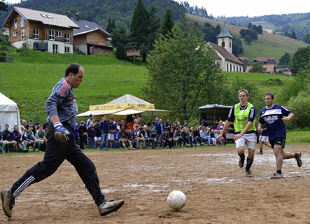 Hart um den Pokal gekmpft wurde beim ...ie-Behringer-Stadion&#8220; in Wieden.  | Foto: Paul Berger