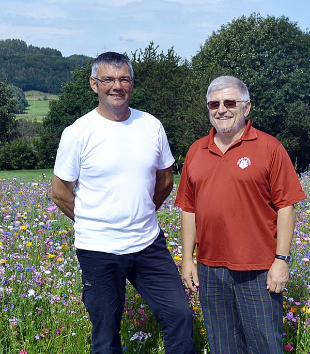 Peter Plitz (links) und  Martin Hoherm...ie Bltenvielfalt auf dem Golfplatz.    | Foto: Lisa Koschorek