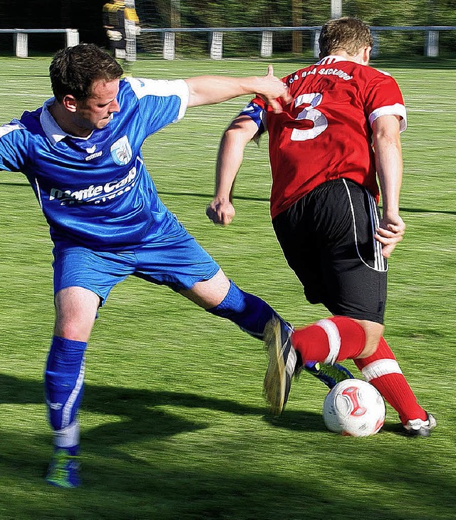 Packende Zweikmpfe bot das  Auftaktsp...-flingen und dem FC 08 Bad Sckingen.  | Foto: Hrvoje Miloslavic