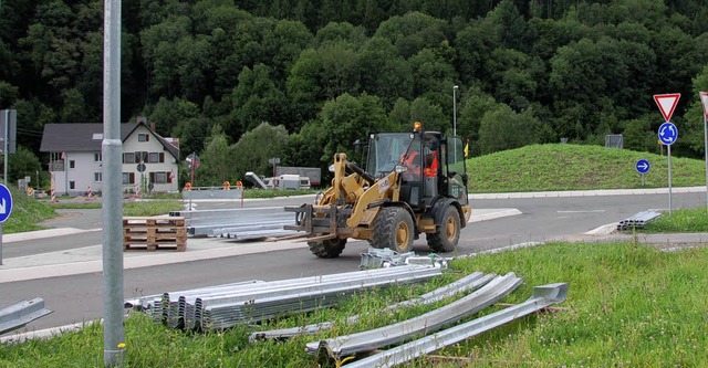 Letzte Hand wird noch angelegt, damit ...sverkehr Wellishfe  angebunden wird.   | Foto: Elfriede Mosmann