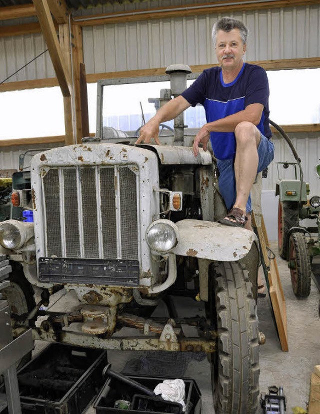 Seinen  64 Jahre alten Hanomag muss Th... Traktorenfreunde, noch restaurieren.   | Foto: Sigrid umiger