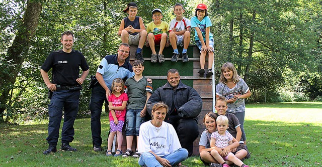 Die Polizei gab den  Besuchern des Sch...s  Einblicke ins Polizeihundetraining.  | Foto: Anja Bertsch