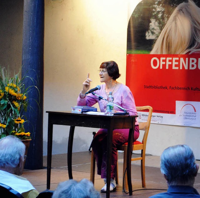Lesesommer 2012: Gertrudis Wei rezitiert auf Schwbisch.   | Foto: Ullmann