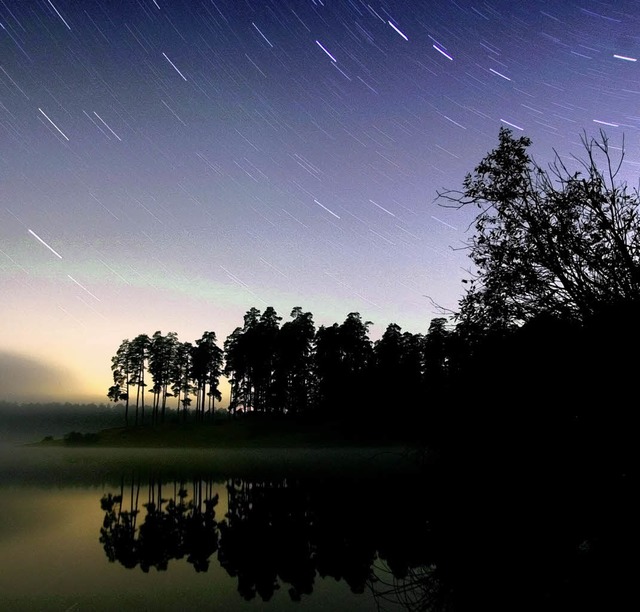 Bewegung am Sternenhimmel ist in den k...arten: Dann regnet es Sternschnuppen.   | Foto: AFP