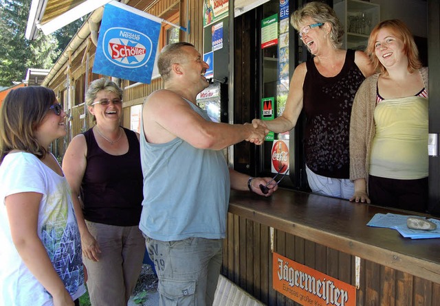 Beliebter Treffpunkt ist natrlich der Campingplatz-Kiosk.  | Foto: Jochen Fillisch