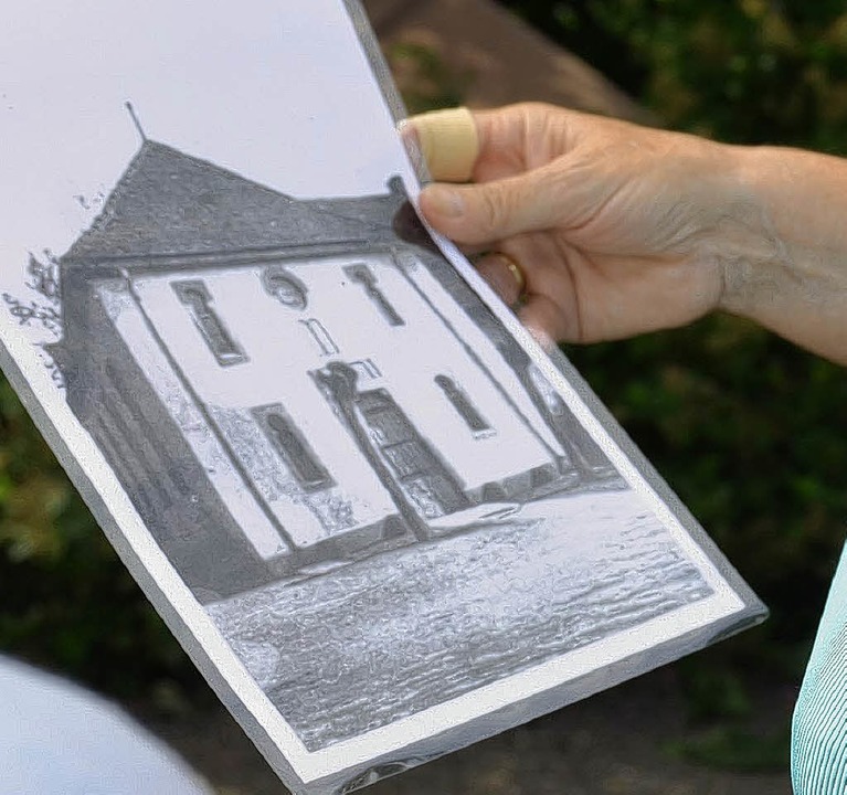 Ein Bild der Nonnenweierer Synagoge. D...Arztes Schnurr an der Schmidtenstrae.  | Foto: Ulrike Derndinger
