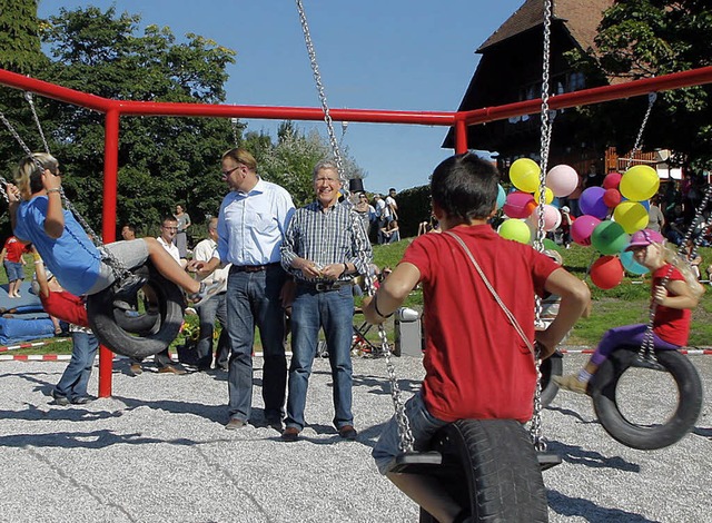 OB Mller und Brgermeister Guido Schneboom mitten im Geschehen.   | Foto: Heidi Fssel