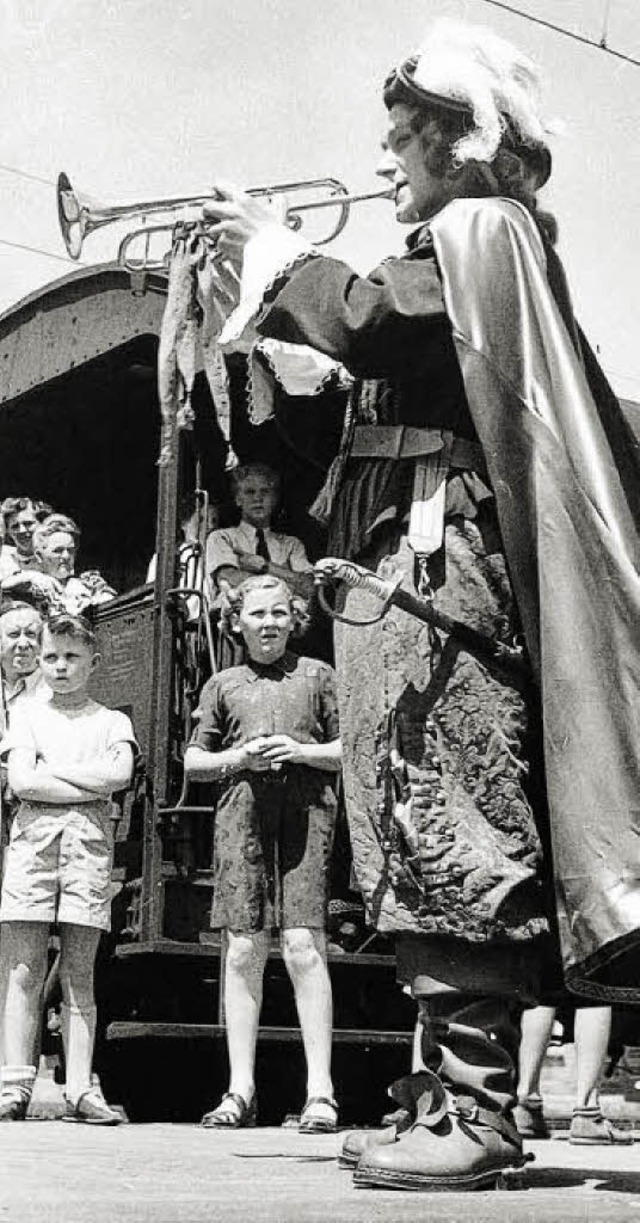 Der Trompeter Eugen Wiesler verabschiedet Feriengste.   | Foto: Repro: Krauss