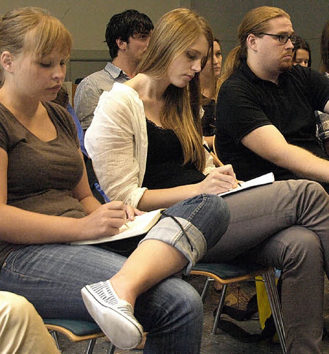 Die Studenten der Sommeruniversitt, d...trukturen von Bernau und Menzenschwand  | Foto: Karin Stckl-Steinebrunner