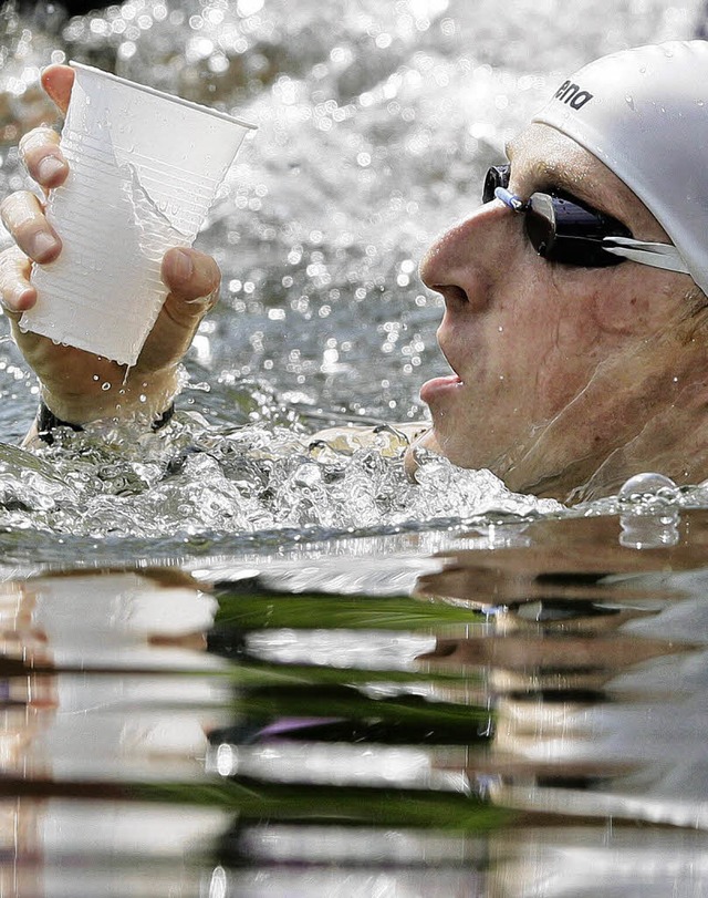 Ein Prosit auf Silber: Thomas Lurz im Serpentine Lake  | Foto: dapd