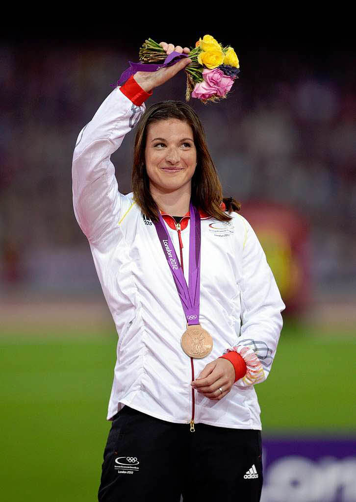 Auch Linda Stahl konnte sich ber ihre Bronzemedaille im Speerwerfen richtig freuen.