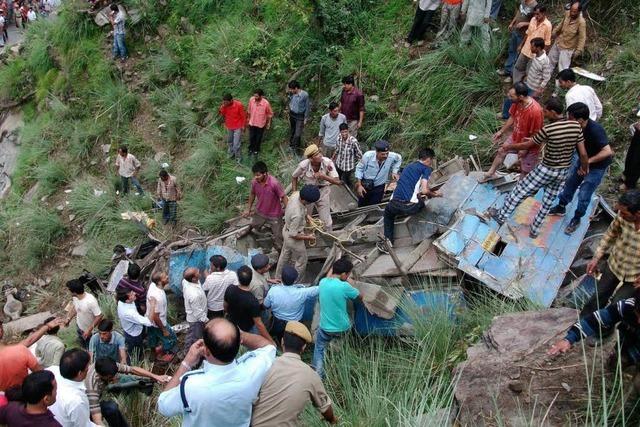 Mindestens 52 Tote bei Busunglück in Nordindien