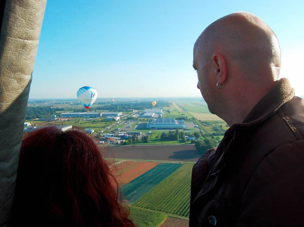 Die Mitfahrer Willi und Daniela, Blick auf das Industrie- und Gewerbezentrum