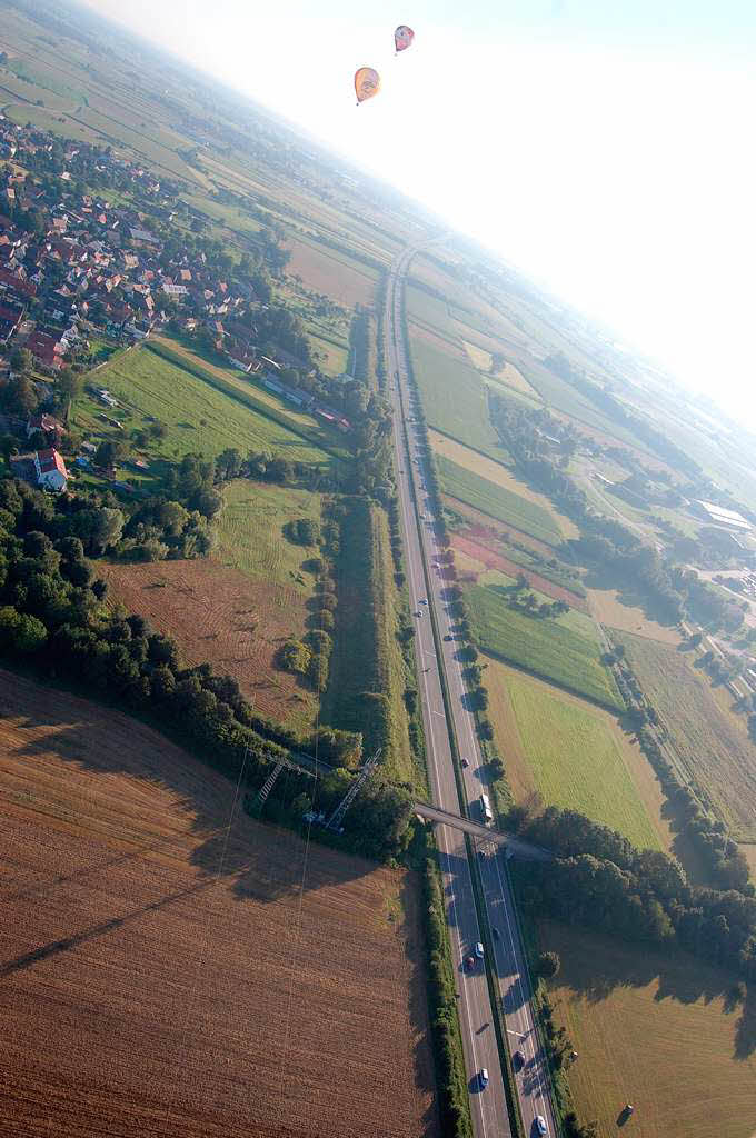 Blick auf Krzell, die A5 und den Lrmschutzwall