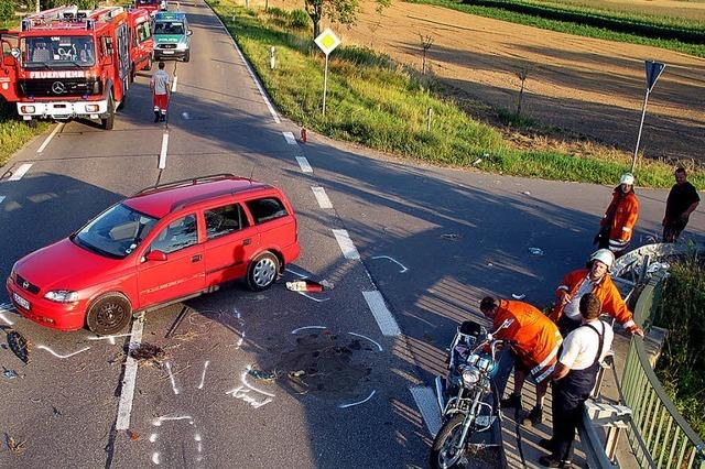 Motorradfahrer bei Unfall lebensgefährlich verletzt