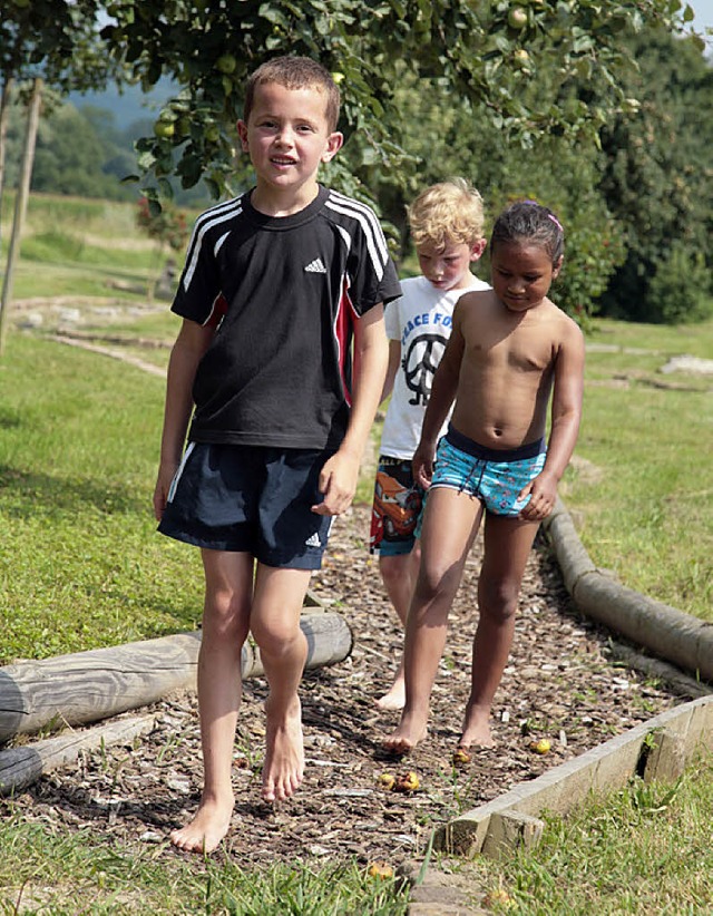 Kinder barfu auf dem Keinschuhpfad   | Foto: Sandra Decoux-Kone