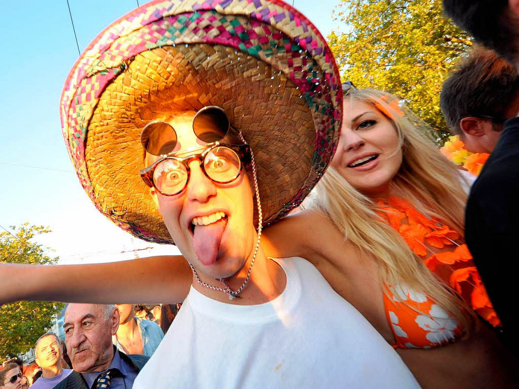 Techon bei bestem Wetter: Die Street Parade in Zrich.