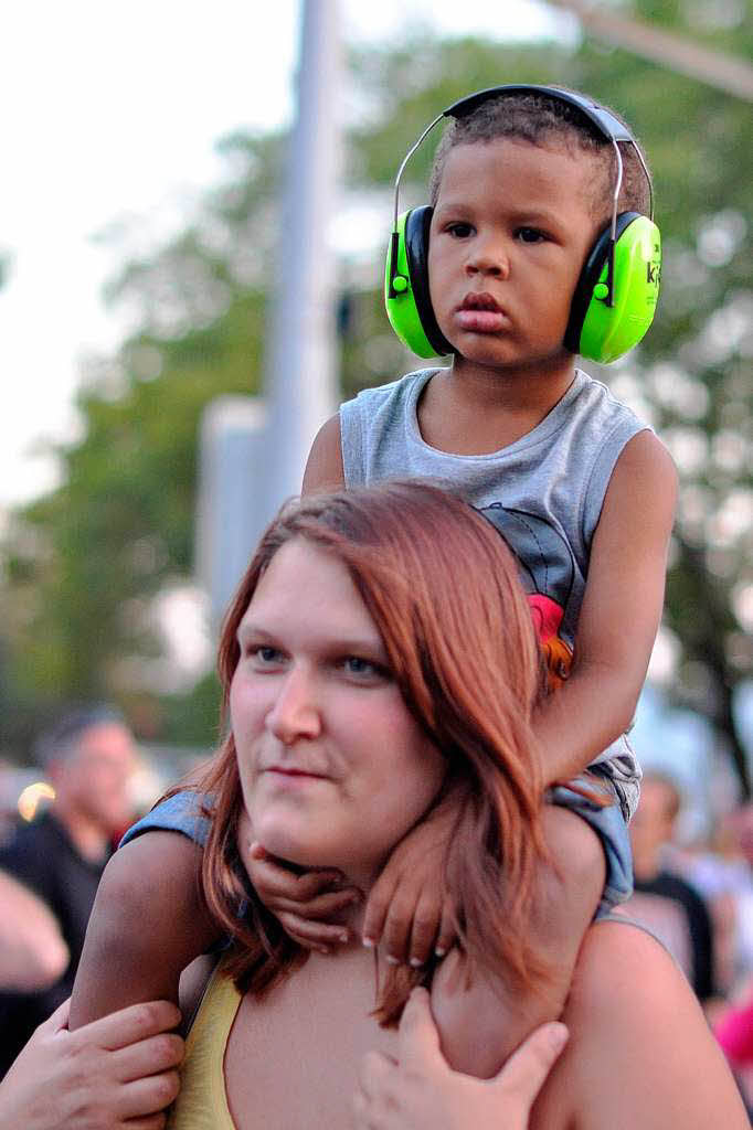 Techon bei bestem Wetter: Die Street Parade in Zrich.