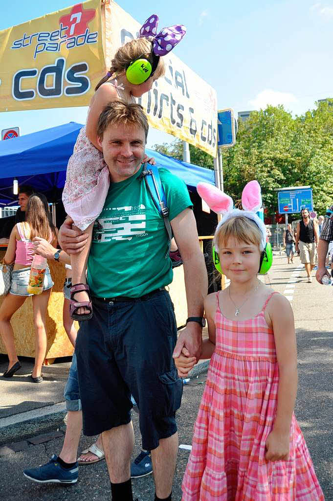 Techon bei bestem Wetter: Die Street Parade in Zrich.