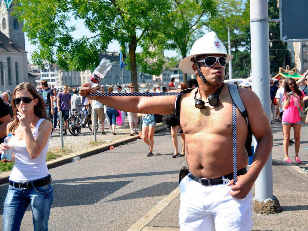 Techon bei bestem Wetter: Die Street Parade in Zrich.