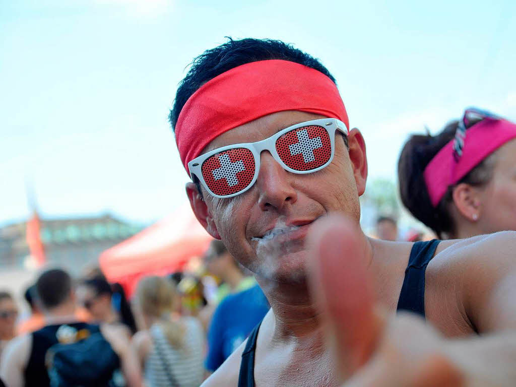 Techon bei bestem Wetter: Die Street Parade in Zrich.