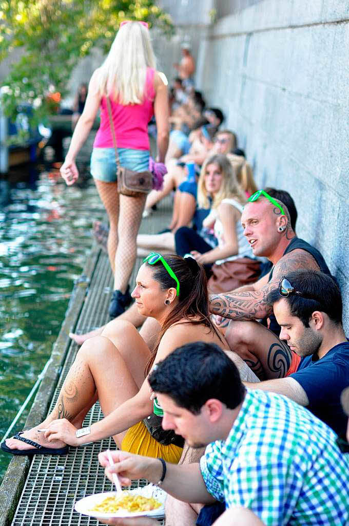 Techon bei bestem Wetter: Die Street Parade in Zrich.