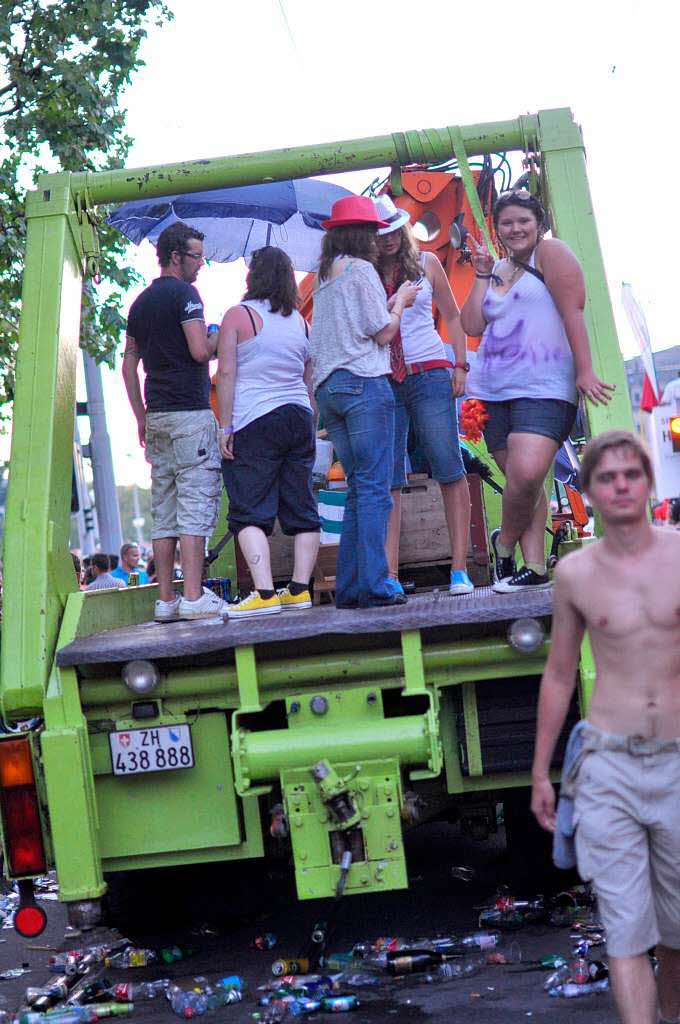 Techon bei bestem Wetter: Die Street Parade in Zrich.