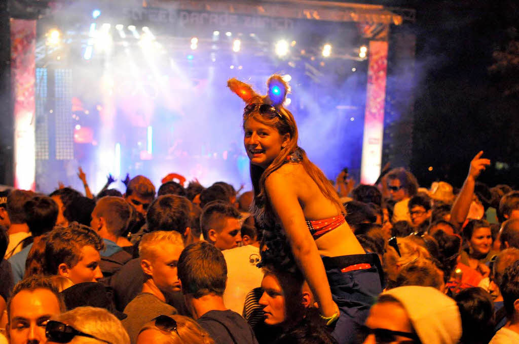 Techon bei bestem Wetter: Die Street Parade in Zrich.