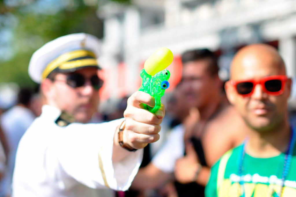 Techon bei bestem Wetter: Die Street Parade in Zrich.