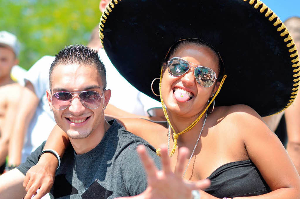 Techon bei bestem Wetter: Die Street Parade in Zrich.