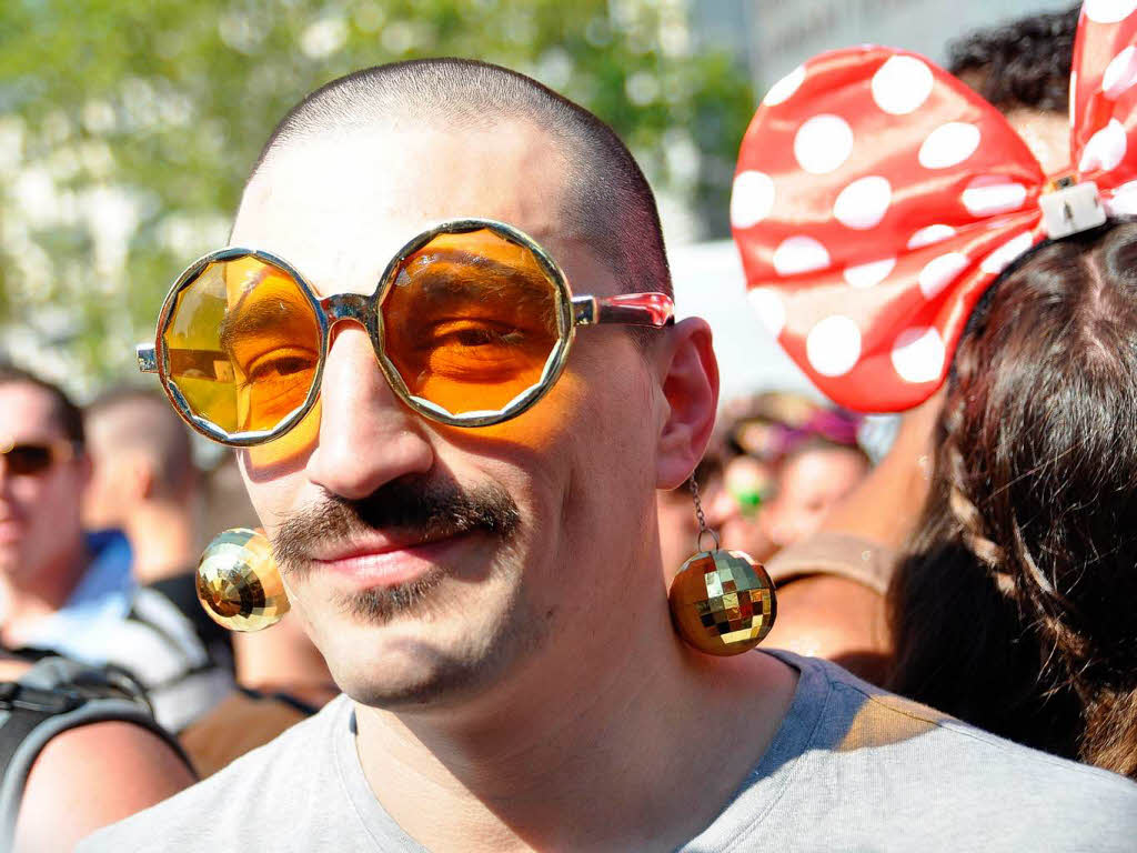 Techon bei bestem Wetter: Die Street Parade in Zrich.