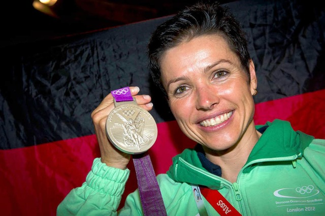 Die Silbermedaille wird Sabine Spitz am Montag wohl auch dabei haben.  | Foto: dapd