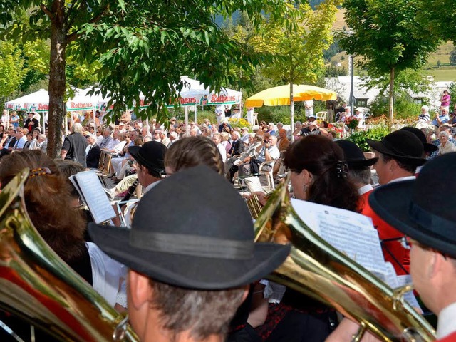 Die beiden Bernauer Musikvereine umrahmten die Preisverleihung.   | Foto: Susanne Filz