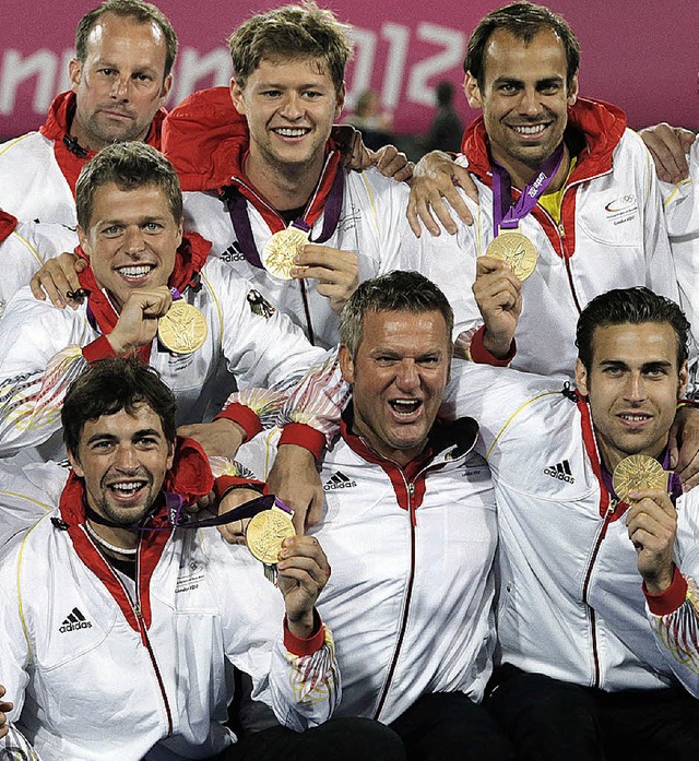 Fototermin des Teams mit Medaille  | Foto: dapd