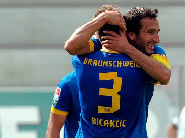 Tabellenfhrer:  Braunschweigs Ermin B...beln nach dem Sieg gegen Union Berlin.  | Foto: dapd