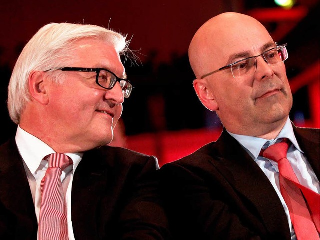 Wahlkampfhilfe: Frank-Walter Steinmeie...April Spitzenkandidat  Torsten Albig.   | Foto: DPA