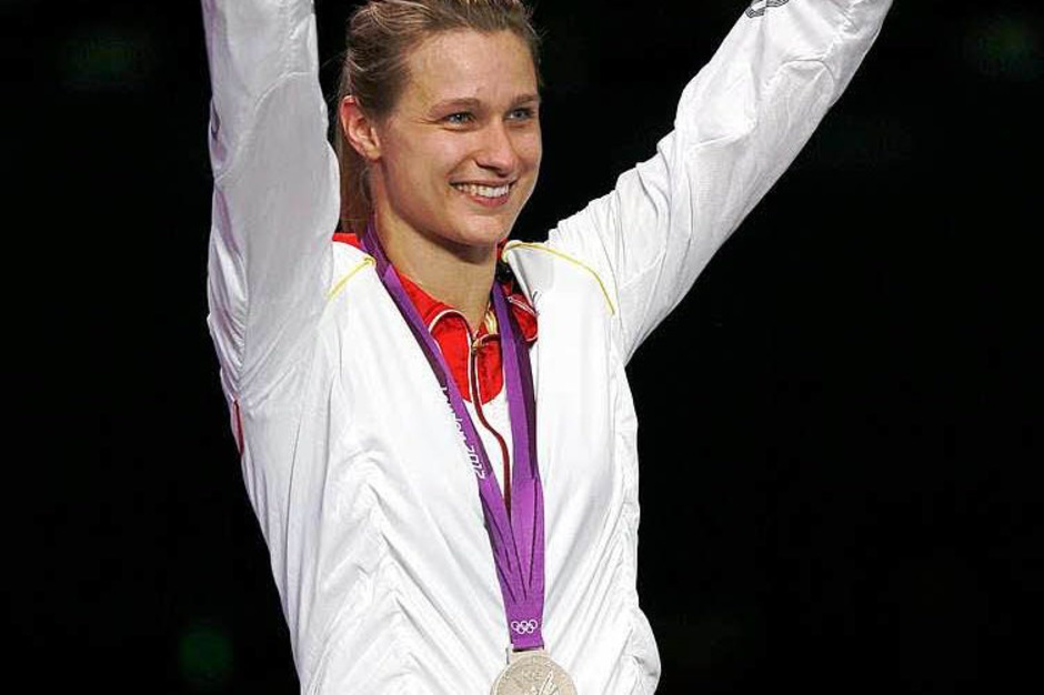 Britta Heidemann holt nach drei Tagen die erste deutsche Medaille: Bronze im Degen-Fechten. (Foto: dpa) Britta Heidemann holt nach drei Tagen die erste deutsche Medaille: Bronze im Degen-Fechten. (Foto: dpa)